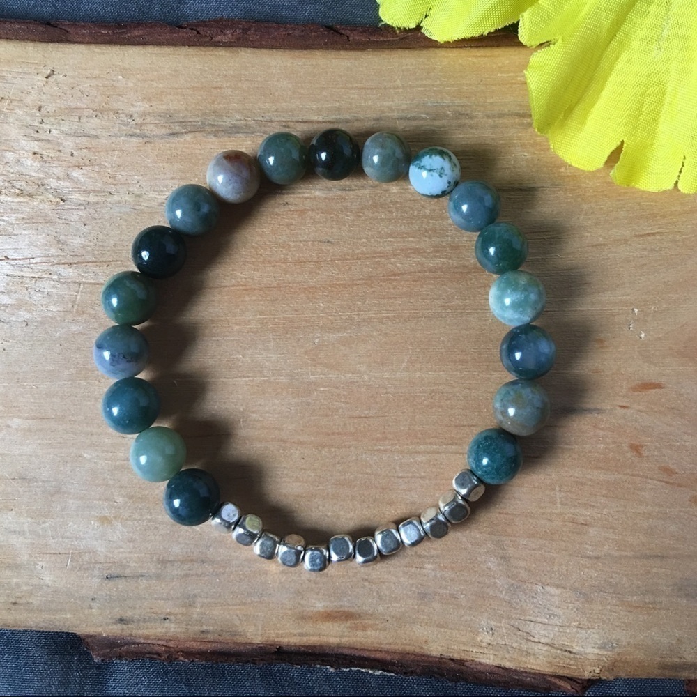 💚green jasper beaded stretch bracelet.